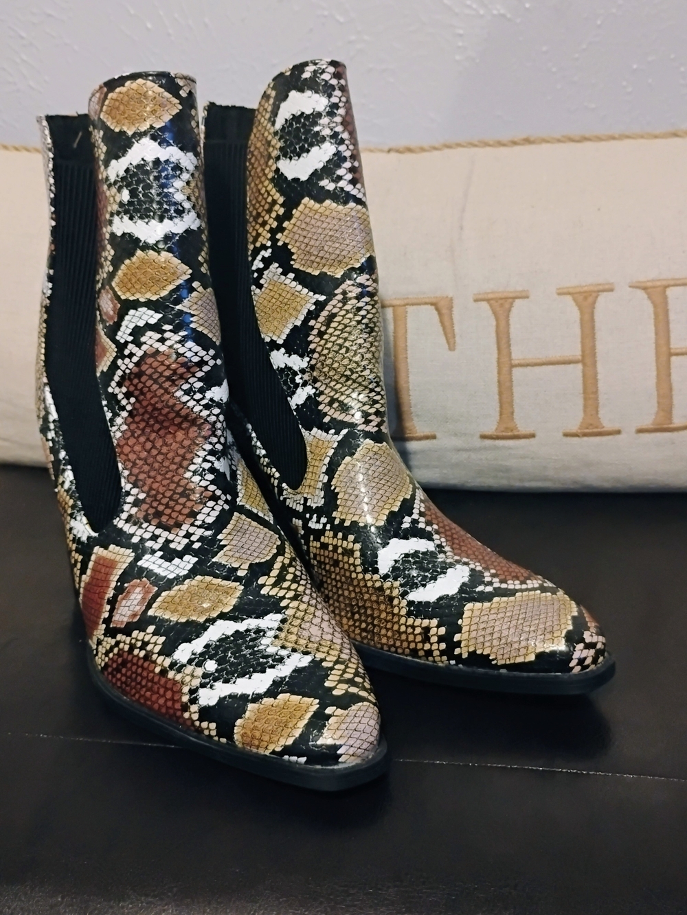 Qupid Snakeskin Print Ankle Boots Size 9